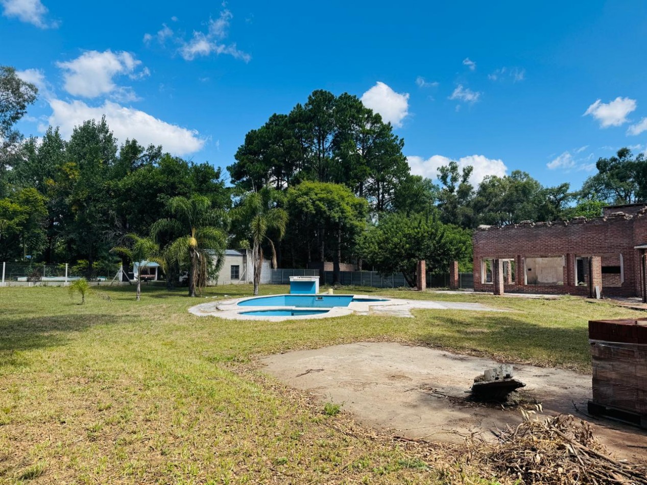 ARROYO LEYES - LOS CITRICOS 3009 - GRAN TERRENO FORESTADO Y CON PISCINA 