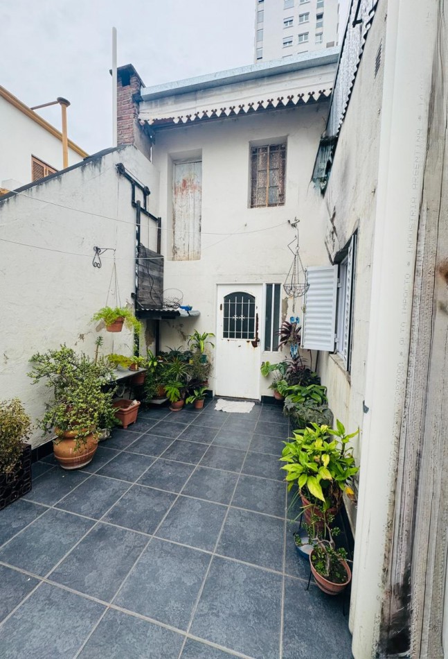 CASA DE ESTILO EN BARRIO CONSTITUYENTES - SANTA FE CAPITAL