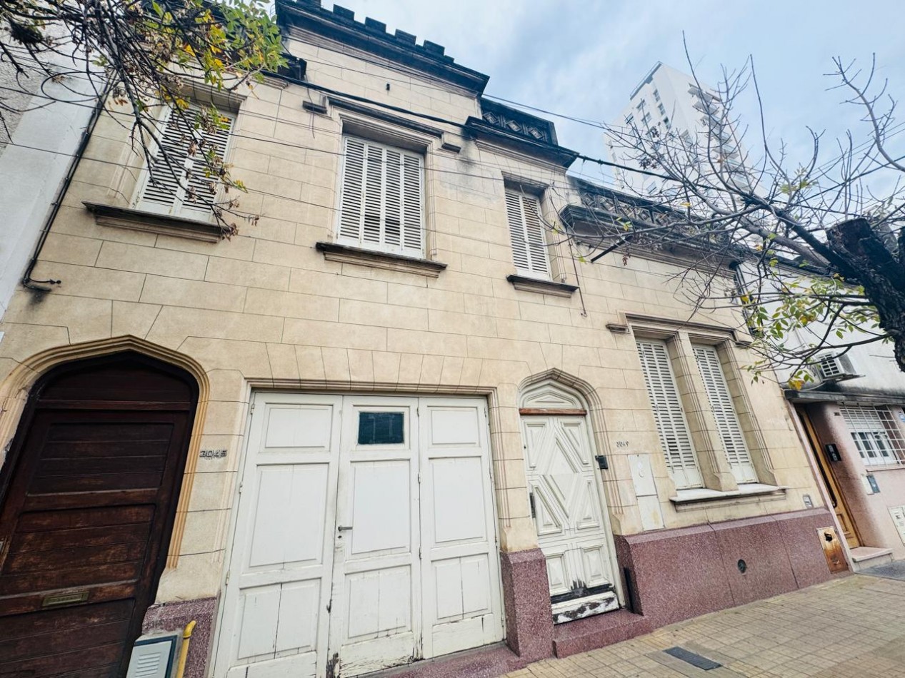 CASA DE ESTILO EN BARRIO CONSTITUYENTES - SANTA FE CAPITAL