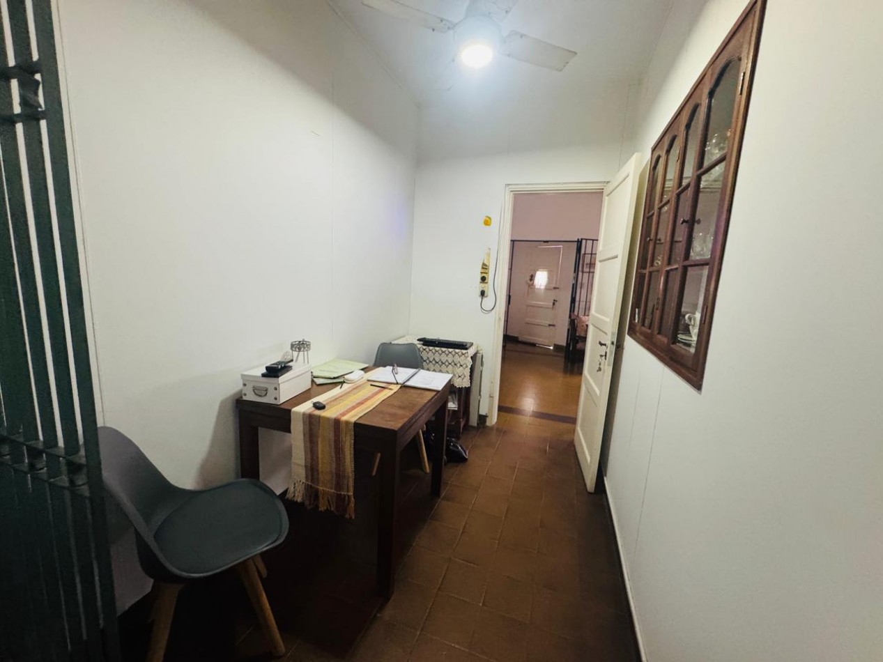 CASA SOBRE AV BLAS PARERA (EN OCHAVA)