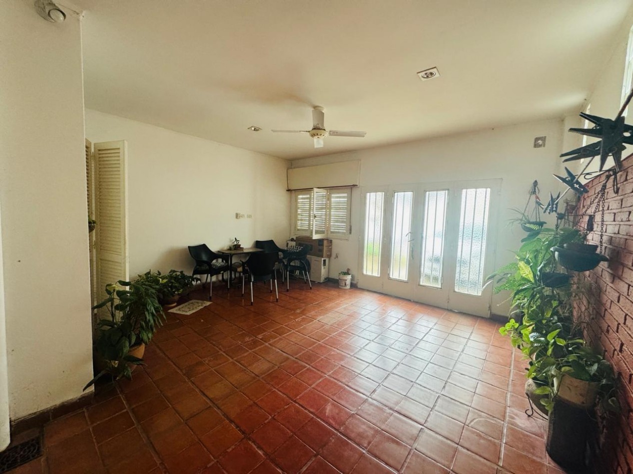 CASA SOBRE AV BLAS PARERA (EN OCHAVA)