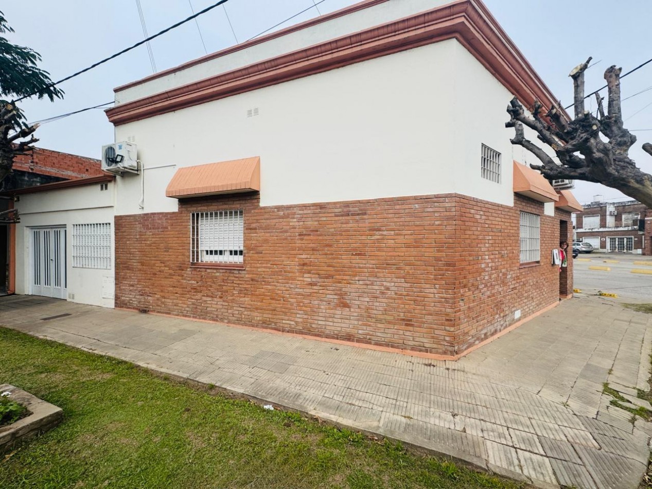 CASA SOBRE AV BLAS PARERA (EN OCHAVA)