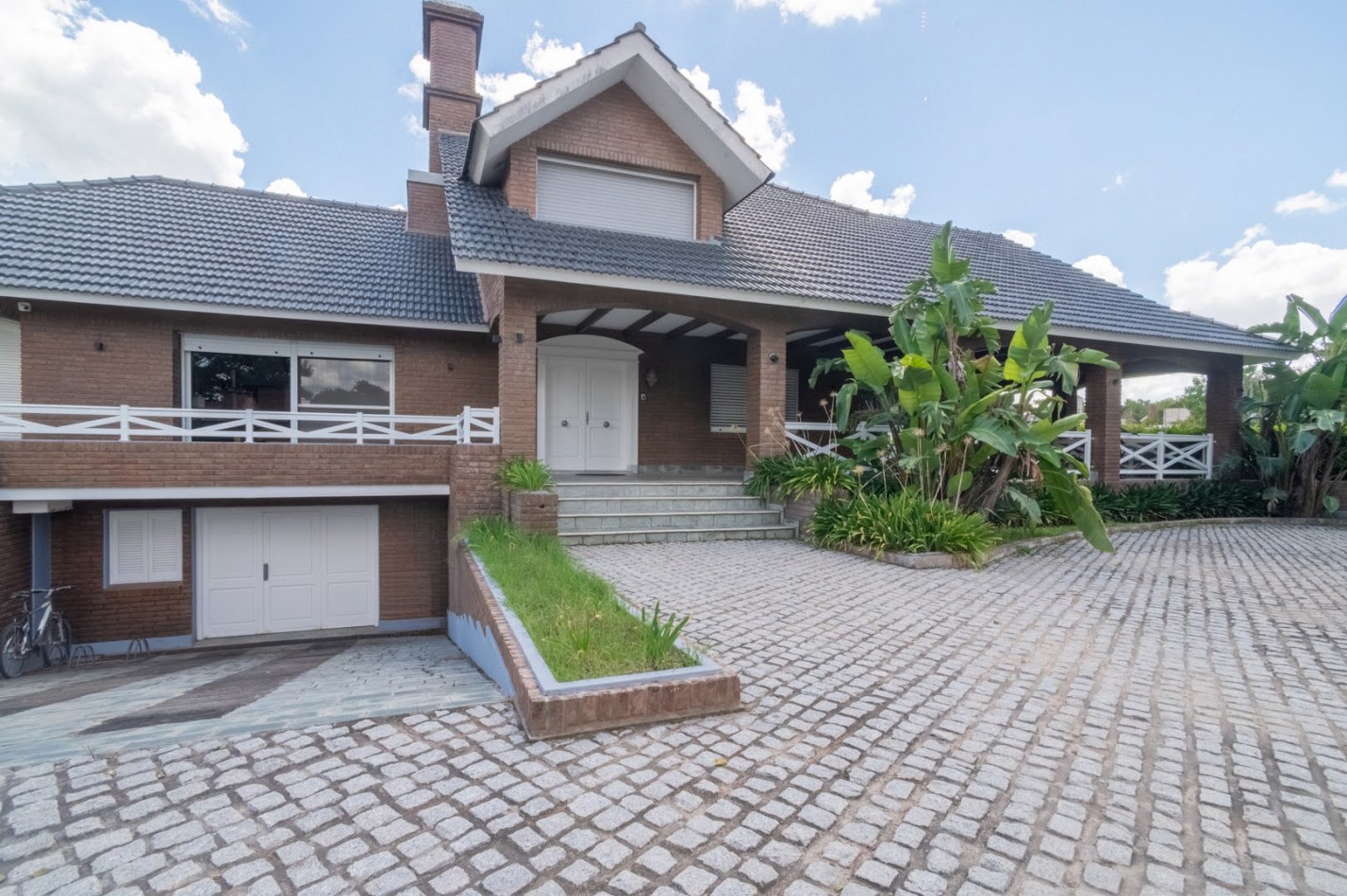 CASA DE CATEGORIA EN CLUB DE CAMPO EL PASO - Santo Tome - Santa Fe