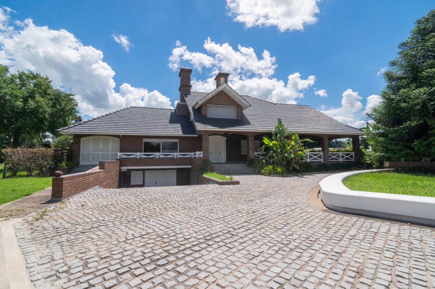 CASA DE CATEGORIA EN CLUB DE CAMPO EL PASO - Santo Tome - Santa Fe