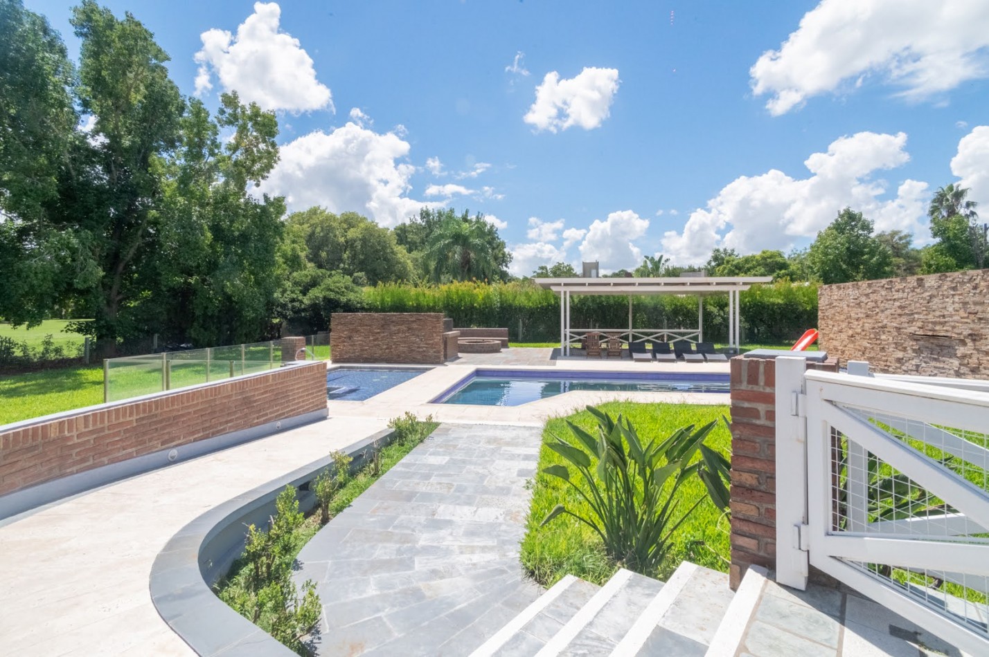 CASA DE CATEGORIA EN CLUB DE CAMPO EL PASO - Santo Tome - Santa Fe