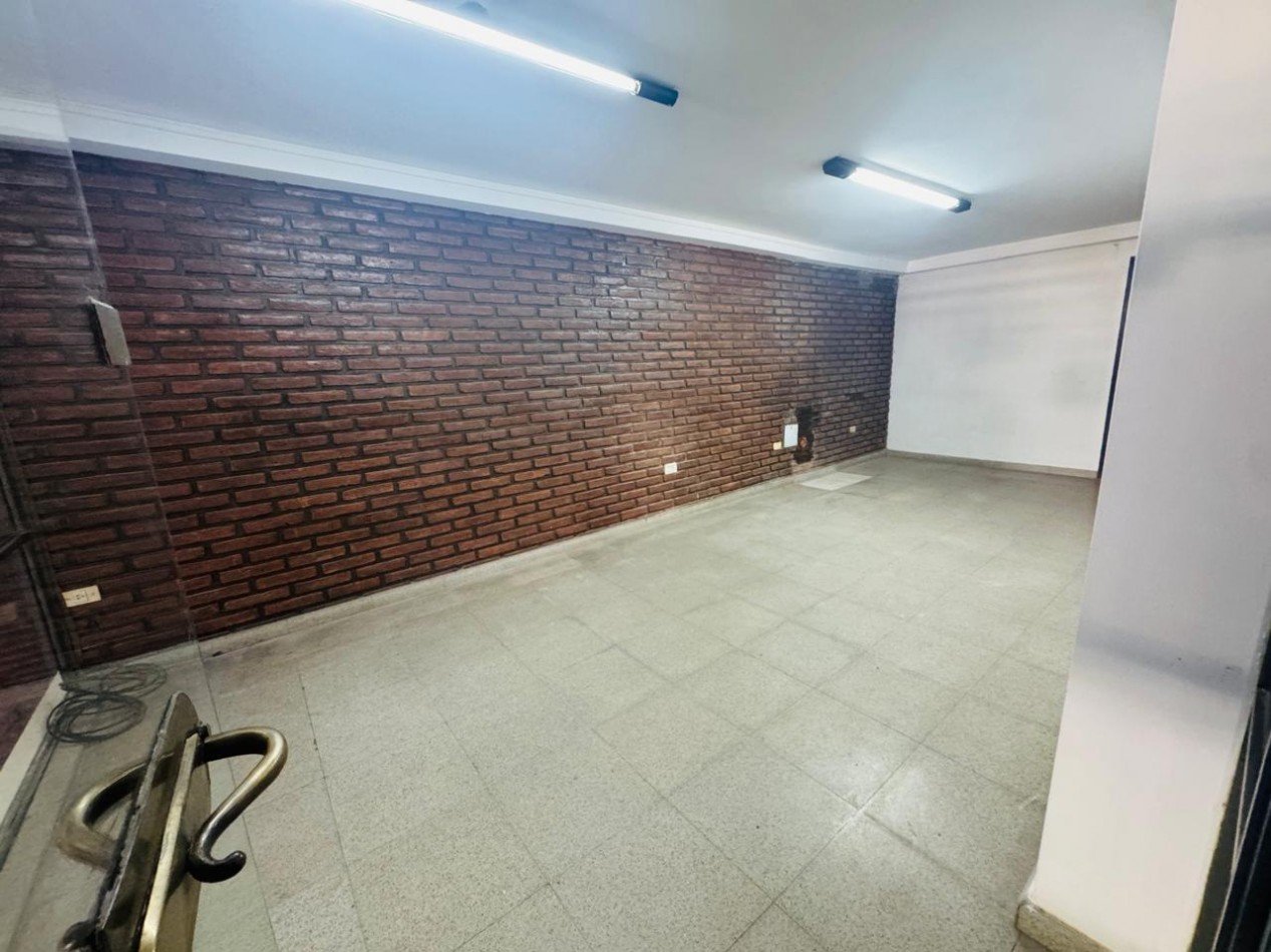 LOCAL COMERCIAL EN PLENO CENTRO FRENTE A LA PLAZA DEL SOLDADO