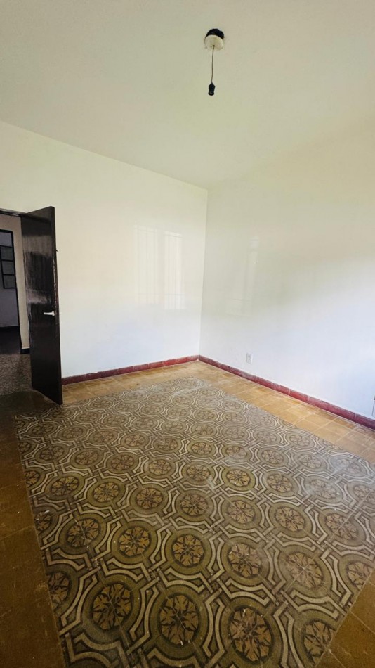 CASA EN VENTA 3 DORMITORIOS CON COCHERA 