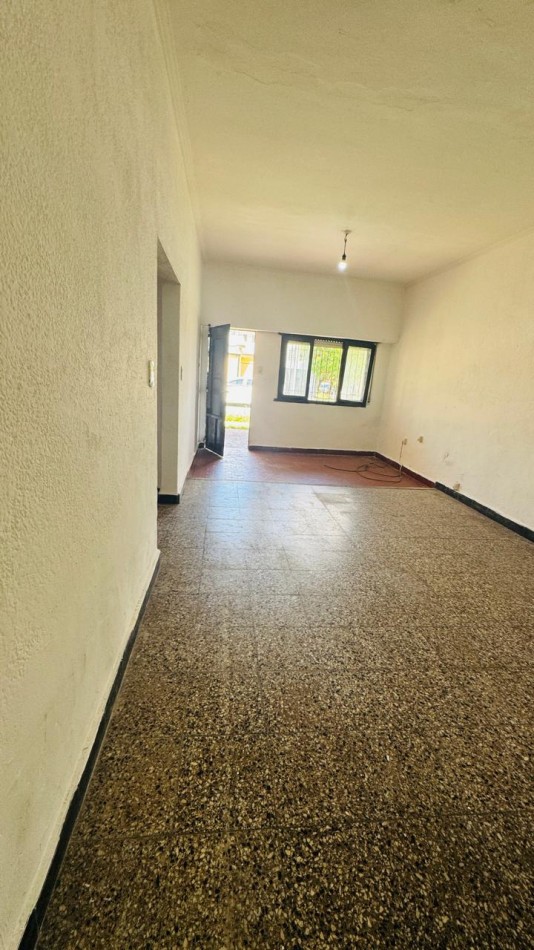 CASA EN VENTA 3 DORMITORIOS CON COCHERA 