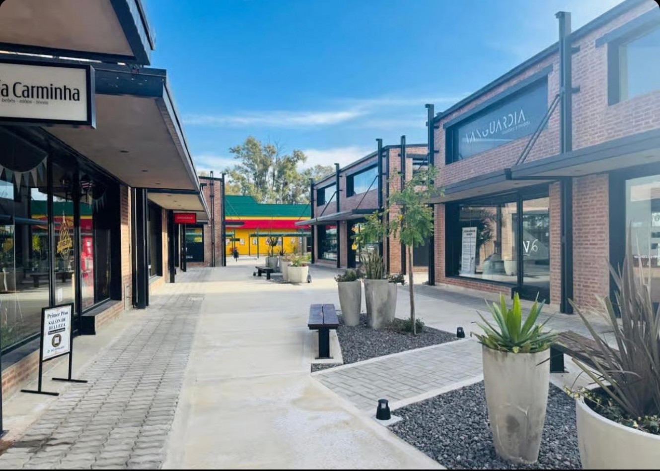 LOCAL COMERCIAL EL LAS ACACIAS - ZONA COUNTRIES - CON RENTA 