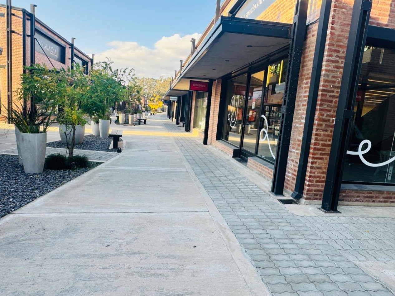 LOCAL COMERCIAL EL LAS ACACIAS - ZONA COUNTRIES - CON RENTA 