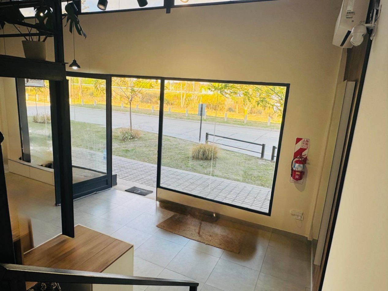 LOCAL COMERCIAL EL LAS ACACIAS - ZONA COUNTRIES - CON RENTA 
